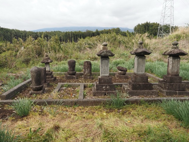 Tsujinobō Cemetery